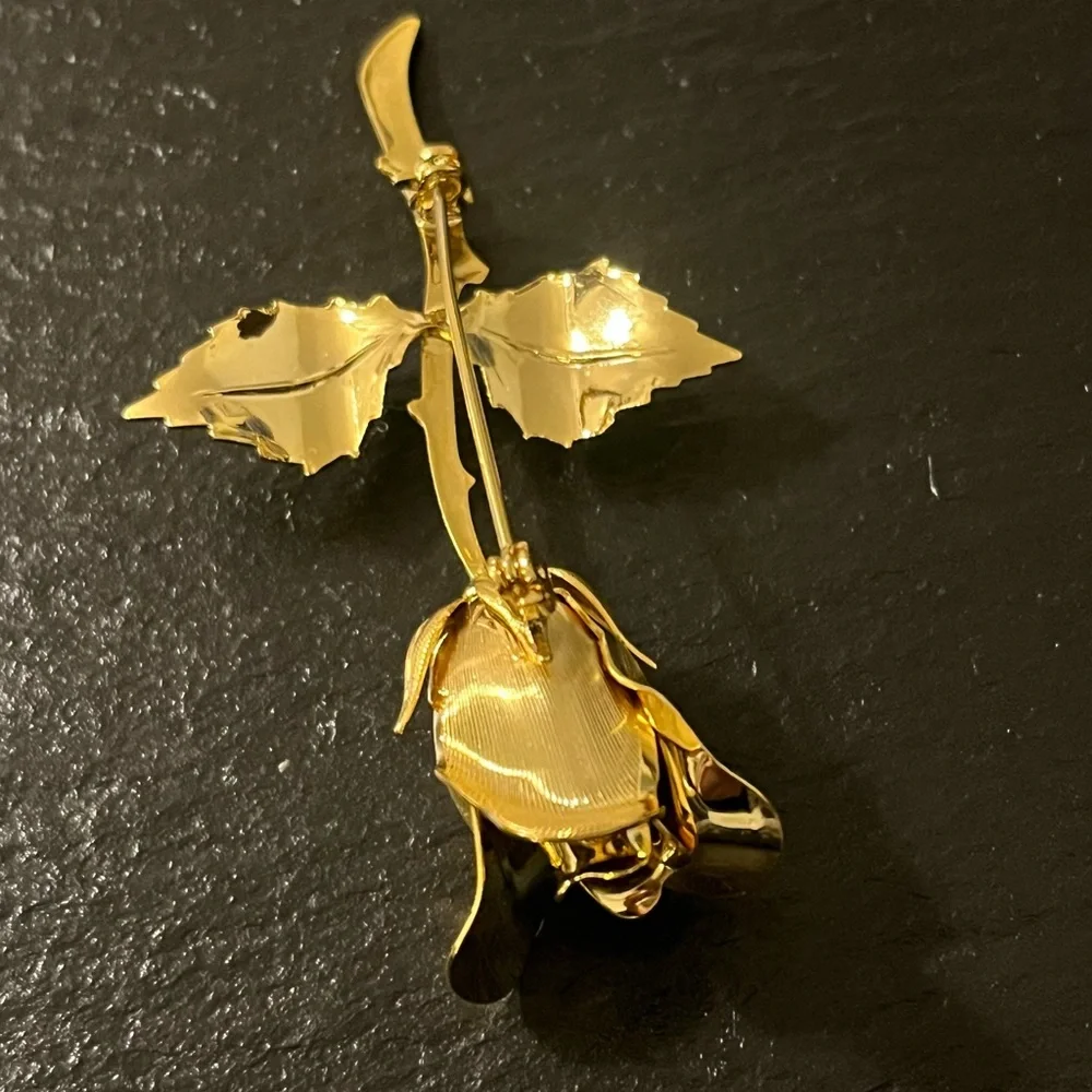 Vintage Single Gold Tone Rose Bud Brooch Lapel Pin
